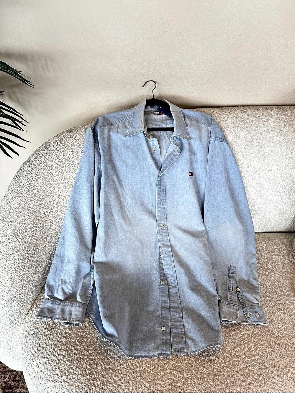 Tommy Hilfiger Light Wash Denim Long Sleeve Button-Down Shirt Button-Down Shirt